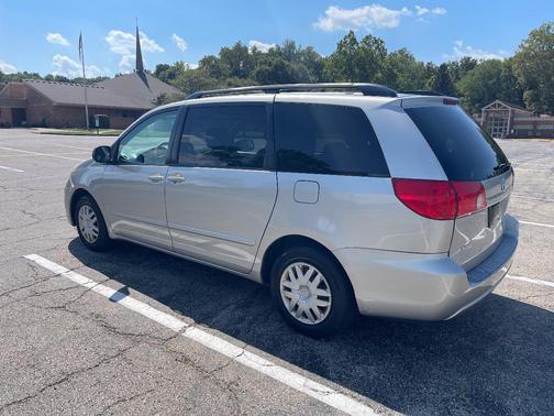 Silver 2008 Toyota Sienna LE