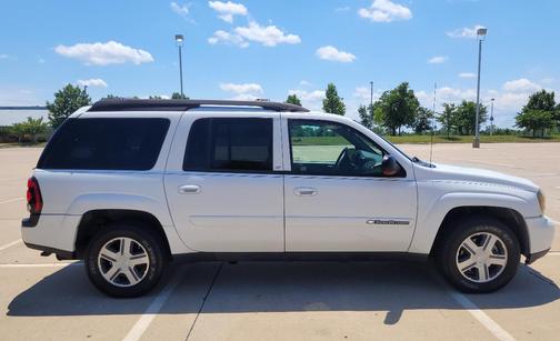White 2004 Chevrolet TrailBlazer EXT LT
