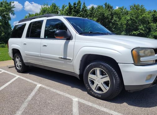 White 2004 Chevrolet TrailBlazer EXT LT