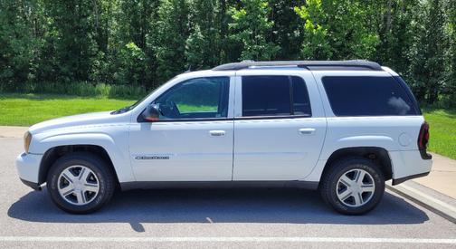 White 2004 Chevrolet TrailBlazer EXT LT