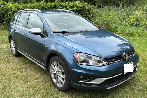 Blue 2017 Volkswagen Golf Alltrack TSI S