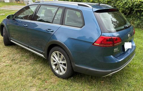 Blue 2017 Volkswagen Golf Alltrack TSI S