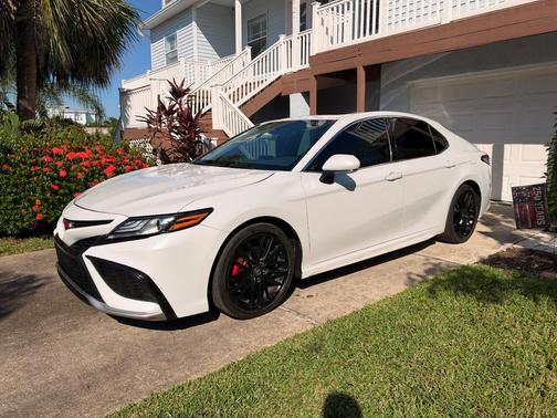 White 2024 Toyota Camry Hybrid XSE