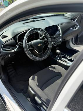 White 2022 Chevrolet Malibu 1LS