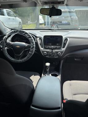 White 2022 Chevrolet Malibu 1LS