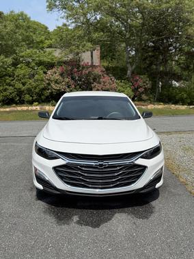 White 2022 Chevrolet Malibu 1LS