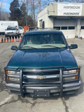 Green 1998 Chevrolet Suburban 1500