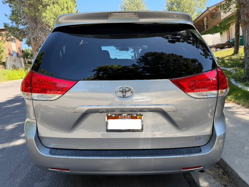 Silver 2014 Toyota Sienna LE
