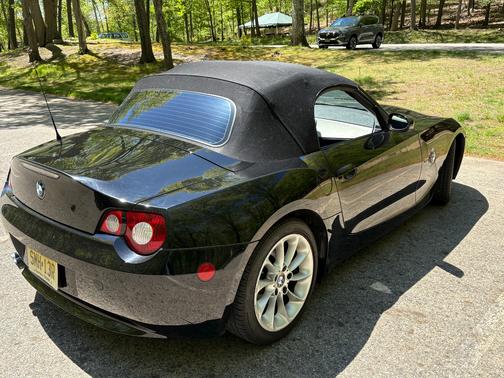 Black 2005 BMW Z4 2.5i Roadster