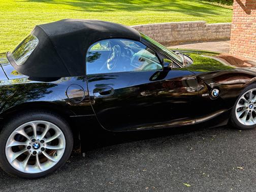Black 2005 BMW Z4 2.5i Roadster