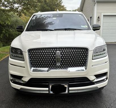 White 2019 Lincoln Navigator L Reserve