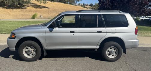 2003 Mitsubishi Montero Sport ES