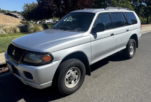 2003 Mitsubishi Montero Sport ES