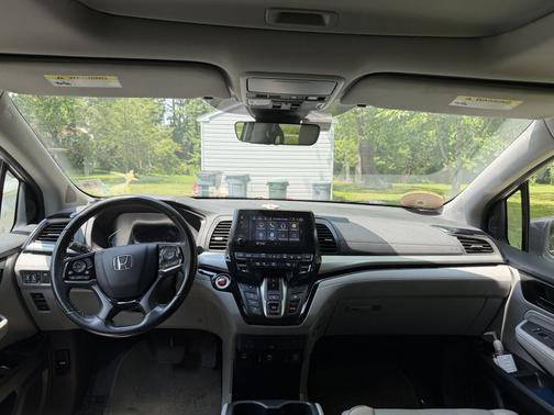 Silver 2022 Honda Odyssey Touring