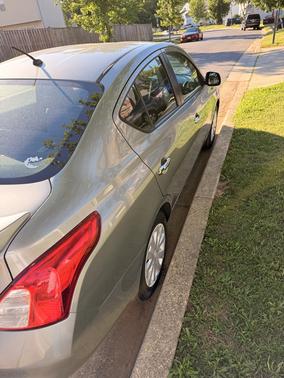 Gray 2013 Nissan Versa 1.6 SV