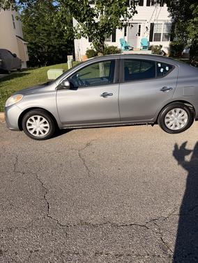 Gray 2013 Nissan Versa 1.6 SV