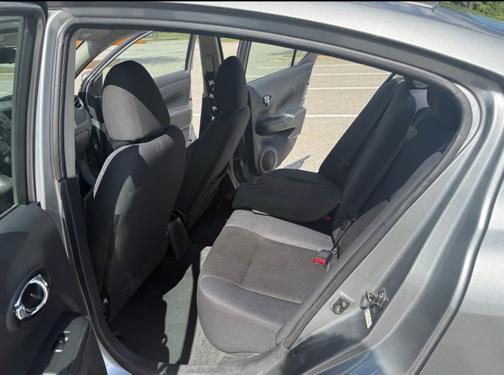 Gray 2013 Nissan Versa 1.6 SV