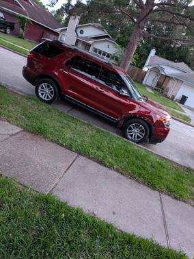 Red 2014 Ford Explorer XLT
