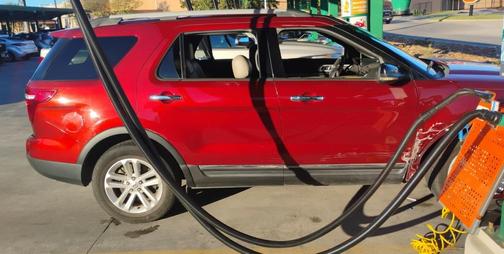 Red 2014 Ford Explorer XLT