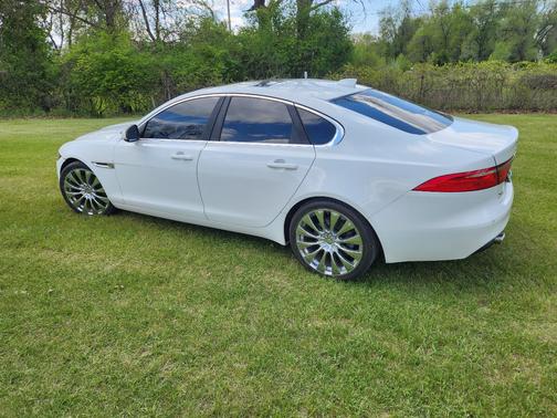 White 2016 Jaguar XF 35t Prestige