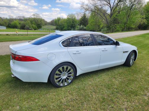White 2016 Jaguar XF 35t Prestige