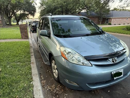 Blue 2007 Toyota Sienna XLE