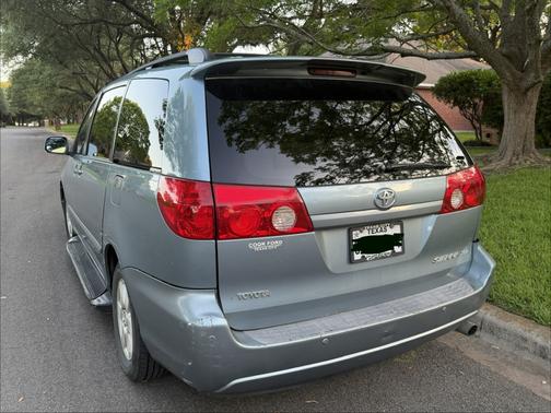 Blue 2007 Toyota Sienna XLE