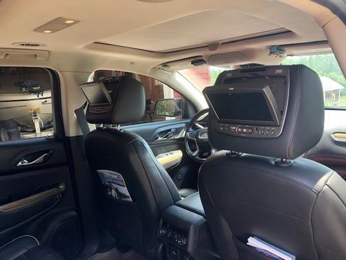 Photo 5 of 11 of 2017 GMC Acadia Denali