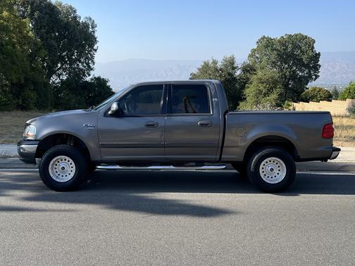 2002 Ford F-150 XLT SuperCrew