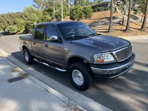 2002 Ford F-150 XLT SuperCrew