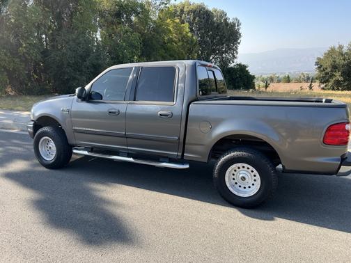 2002 Ford F-150 XLT SuperCrew