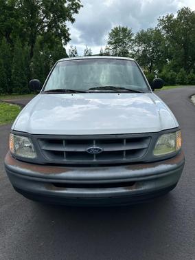 White 1998 Ford F-150 Base