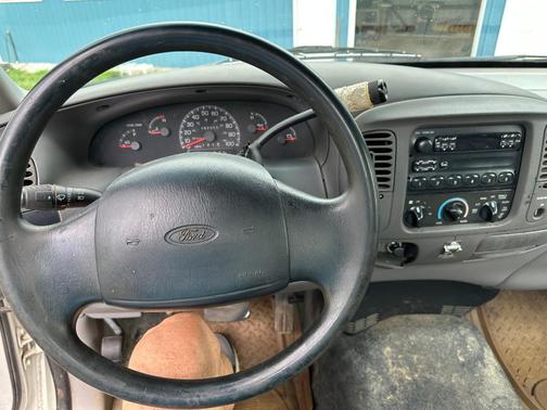 White 1998 Ford F-150 Base
