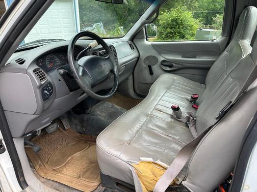 White 1998 Ford F-150 Base