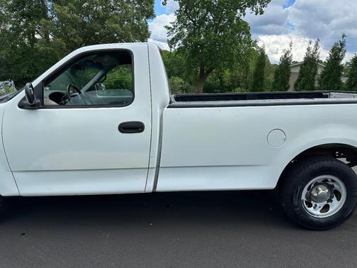 White 1998 Ford F-150 Base