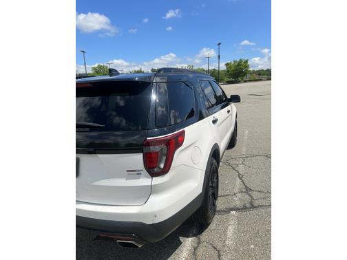 Photo 5 of 9 of 2017 Ford Explorer Sport