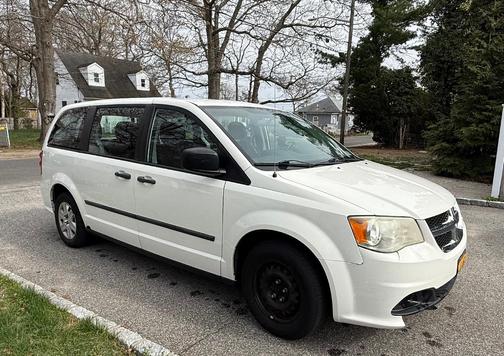 White 2013 Dodge Grand Caravan SE
