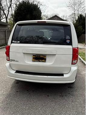 White 2013 Dodge Grand Caravan SE
