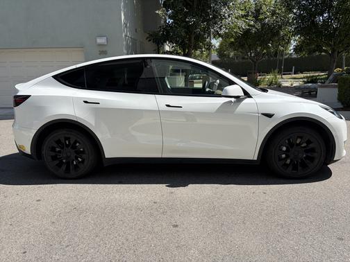 White 2022 Tesla Model Y Long Range