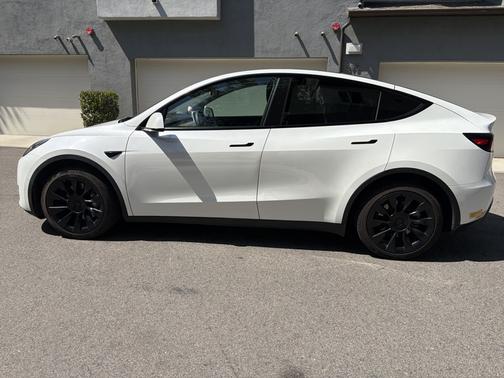 White 2022 Tesla Model Y Long Range