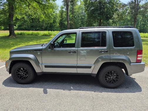 Gray 2012 Jeep Liberty Sport