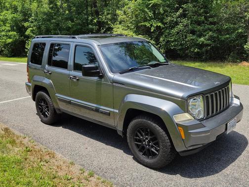 Gray 2012 Jeep Liberty Sport