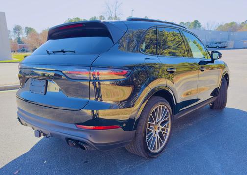 Black 2023 Porsche Cayenne Cayenne Platinum Edition
