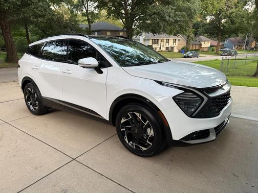 White 2023 Kia Sportage SX-Prestige