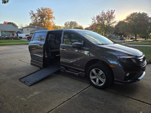 Silver 2019 Honda Odyssey EX-L