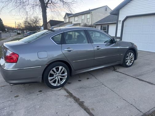 2009 INFINITI M35 x