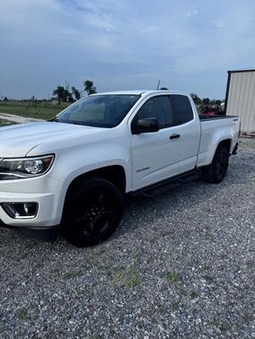 White 2017 Chevrolet Colorado LT