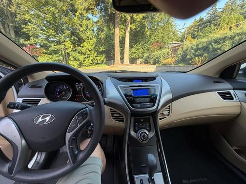 White 2013 Hyundai ELANTRA GLS