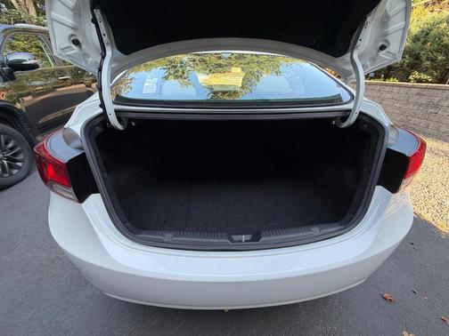 White 2013 Hyundai ELANTRA GLS