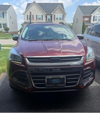 Red 2016 Ford Escape SE